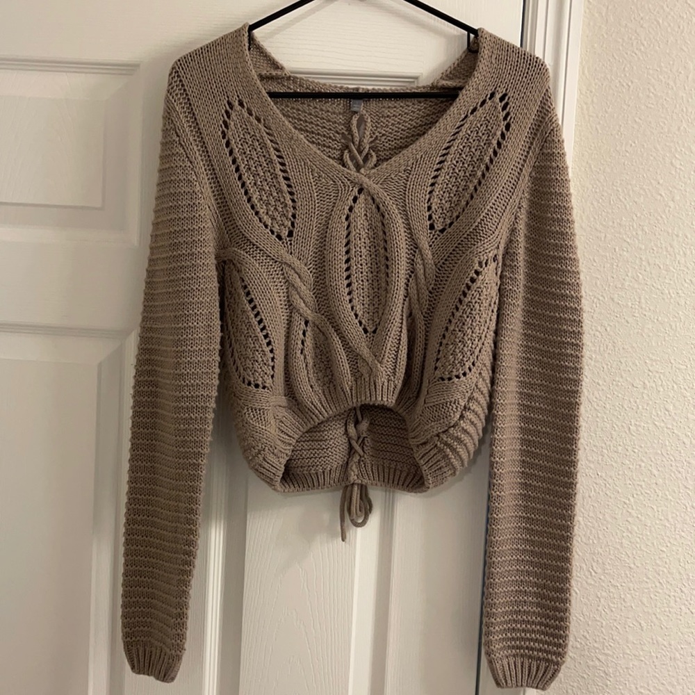 Knitted cropped sweater